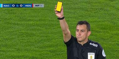 Football : L’Uruguay teste les cartons électroniques, une première historique