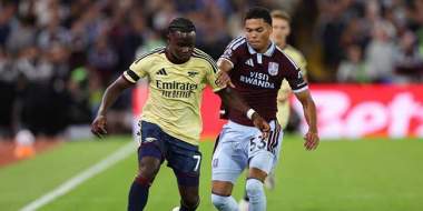 Arsenal s'impose devant Aston Villa, le FC Barcelone et l'AS Rome frappent fort