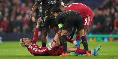 Ligue des Champions : Vive inquiétude pour Hugo Ekitike, gravement blessé face au PSG