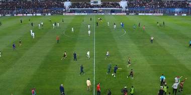 Coupe de la Confédération  : Envahissement du terrain par les supporters avant la demi-finale OC Safi-USM Alger