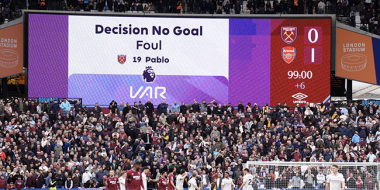 La VAR sauve Arsenal devant West Ham en Premier League, l'AC Milan s'incline à domicile en Serie A et perd sa place sur le podium