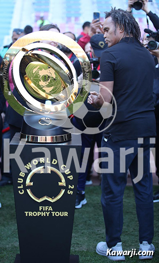 Le trophée de la Coupe du Monde des Clubs 2025 au stade Hamadi Agrebi de Rades