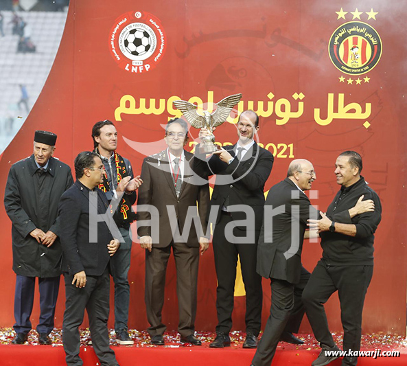 L1 : Remise du trophée du championnat 2021-2022 à l'Espérance de Tunis
