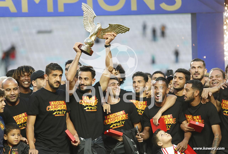 L1 : Remise du trophée du championnat 2021-2022 à l'Espérance de Tunis