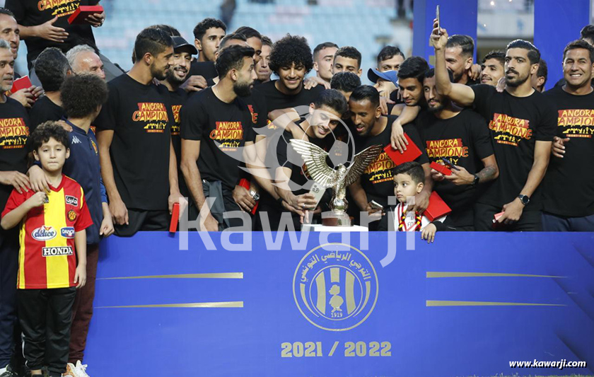 L1 : Remise du trophée du championnat 2021-2022 à l'Espérance de Tunis