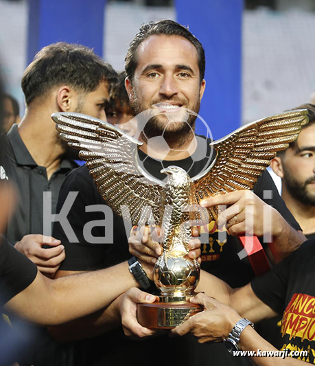 L1 : Remise du trophée du championnat 2021-2022 à l'Espérance de Tunis