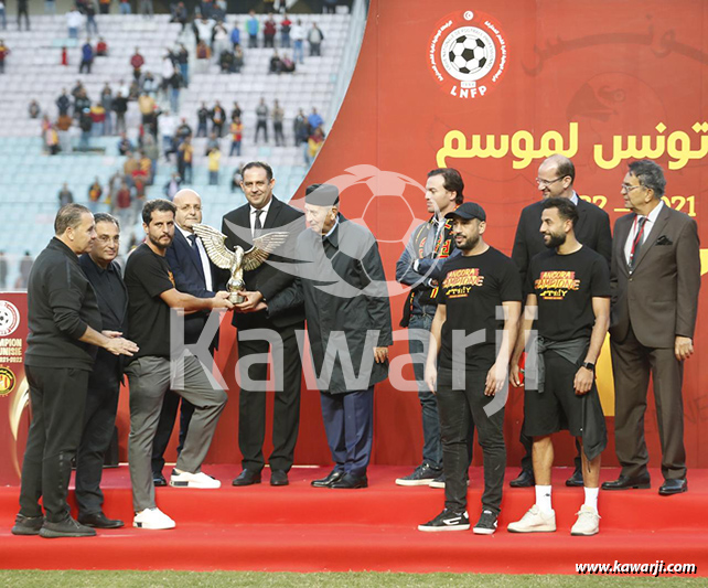 L1 : Remise du trophée du championnat 2021-2022 à l'Espérance de Tunis