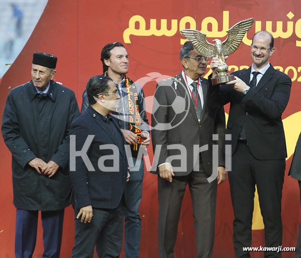L1 : Remise du trophée du championnat 2021-2022 à l'Espérance de Tunis