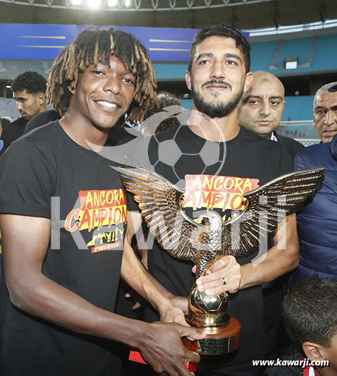 L1 : Remise du trophée du championnat 2021-2022 à l'Espérance de Tunis