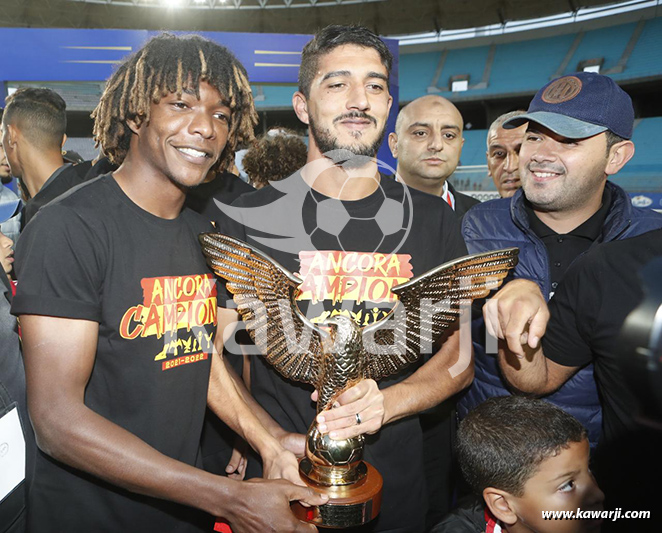 L1 : Remise du trophée du championnat 2021-2022 à l'Espérance de Tunis