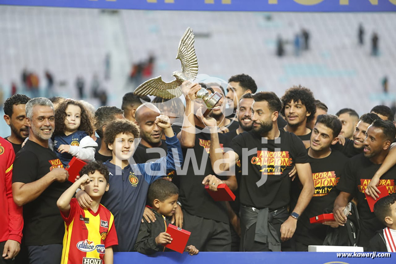 L1 : Remise du trophée du championnat 2021-2022 à l'Espérance de Tunis
