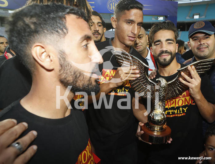 L1 : Remise du trophée du championnat 2021-2022 à l'Espérance de Tunis