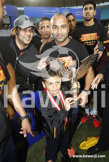 L1 : Remise du trophée du championnat 2021-2022 à l'Espérance de Tunis